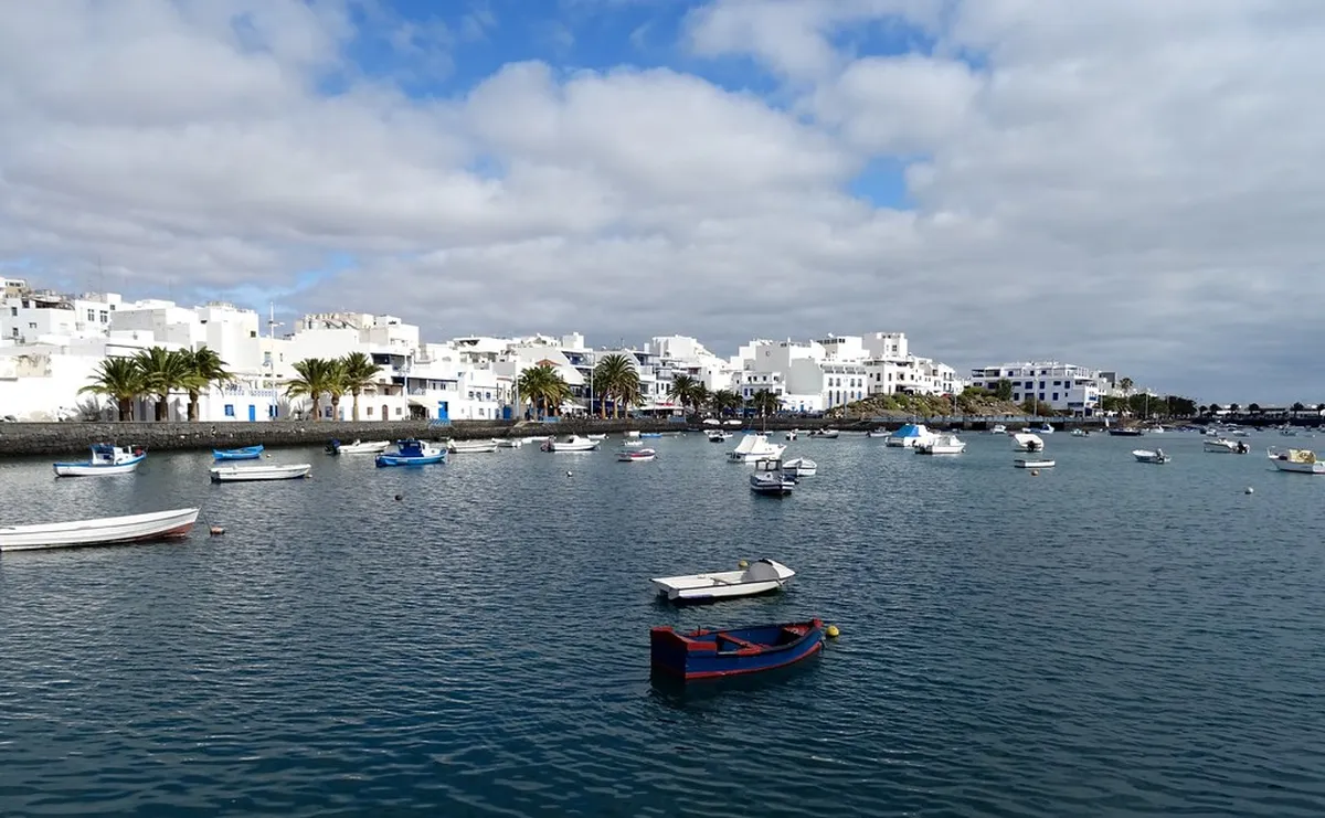 Savor Arrecife's Authentic Local Food: A 2025 Guide