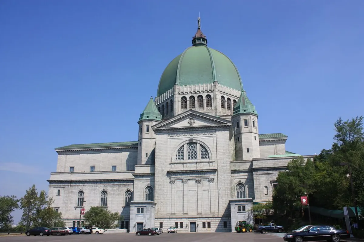 Discover Authentic Nazaré Souvenir Shops for Unique Portuguese Gifts