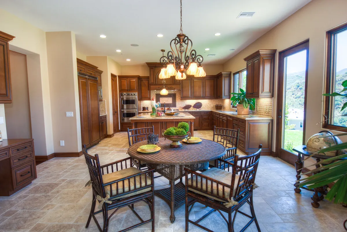 Best Hidden Amalfi Restaurants: A 2025 Local's Guide