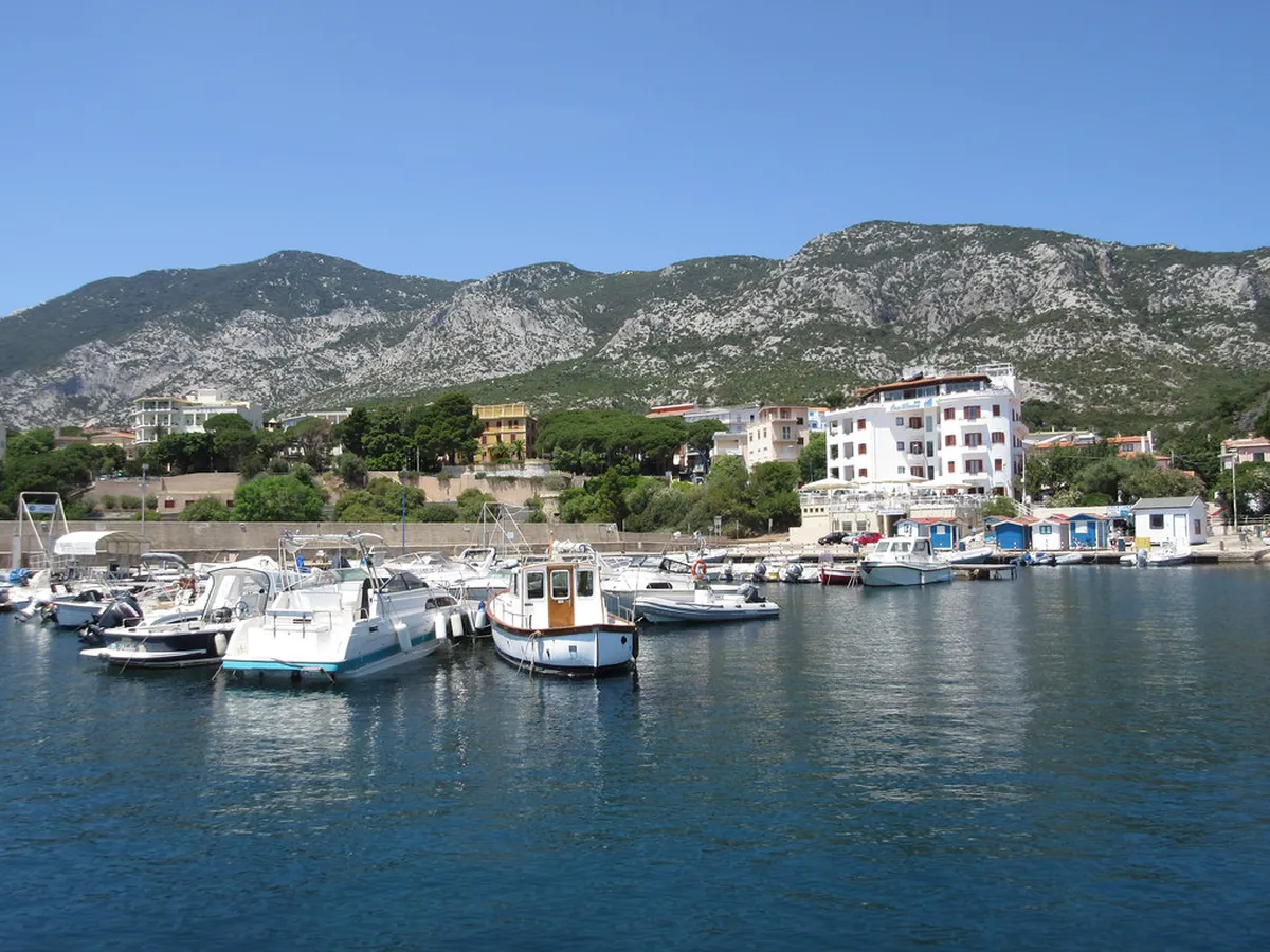 Discover Cala Gonone's Lesser Known Caves for 2025