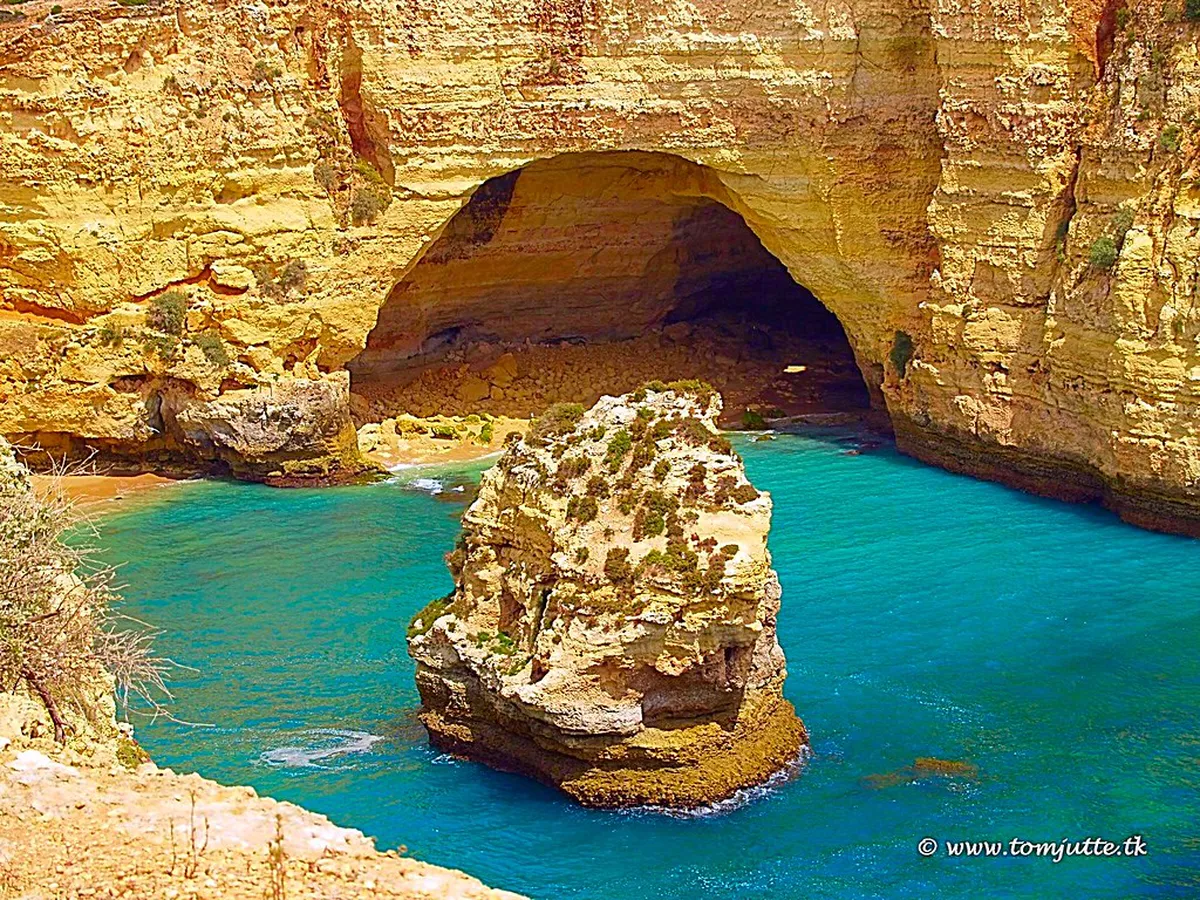 Carvoeiro Hidden Gems: Uncover Portugal's Algarve Secrets