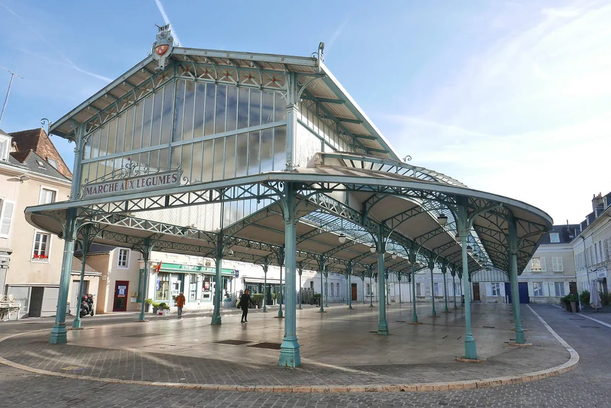 Discover Chartres Artisan Shops: Unique Crafts in 2025