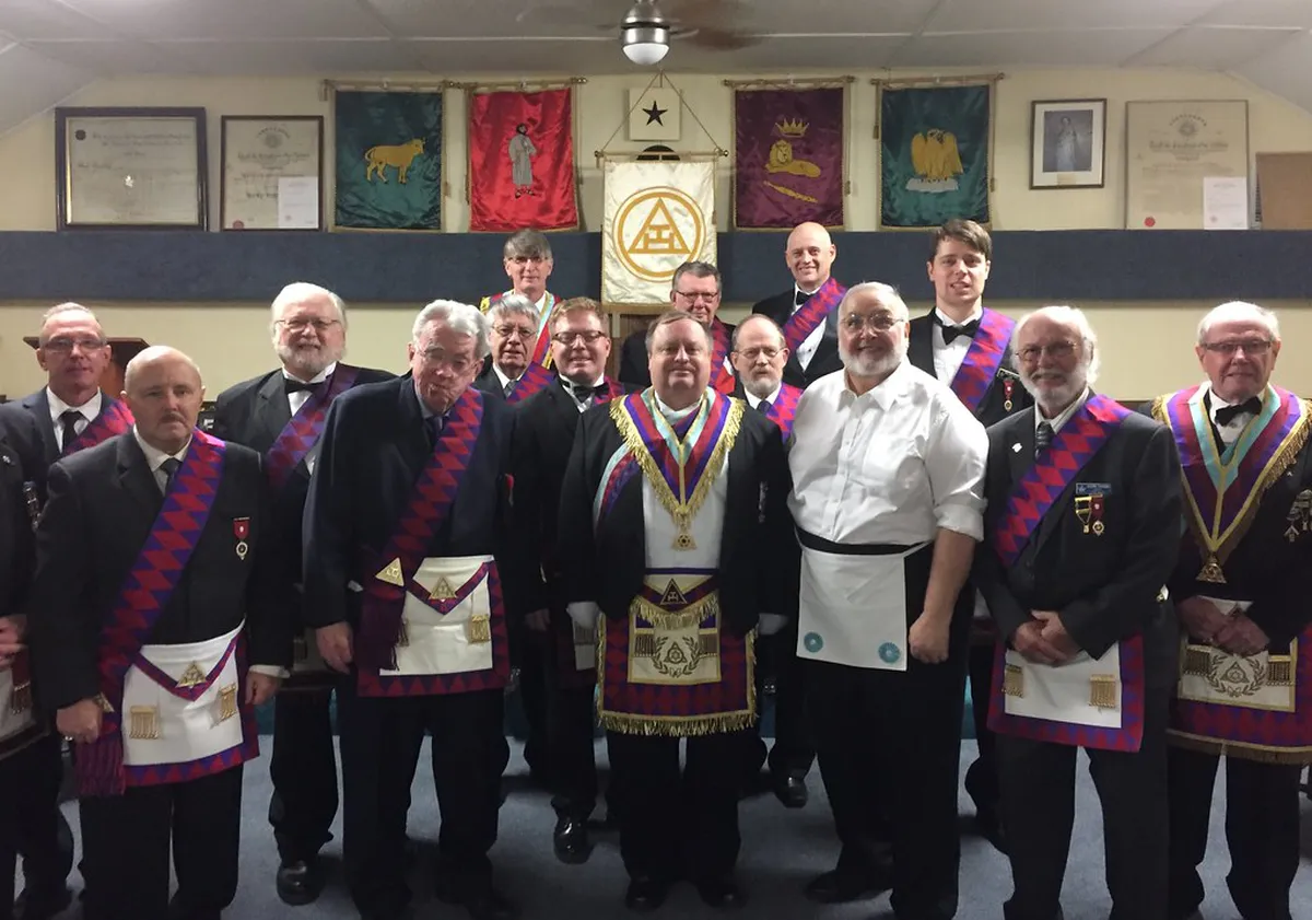 Explore Edinburgh's Hidden Closes: A Historic Guide