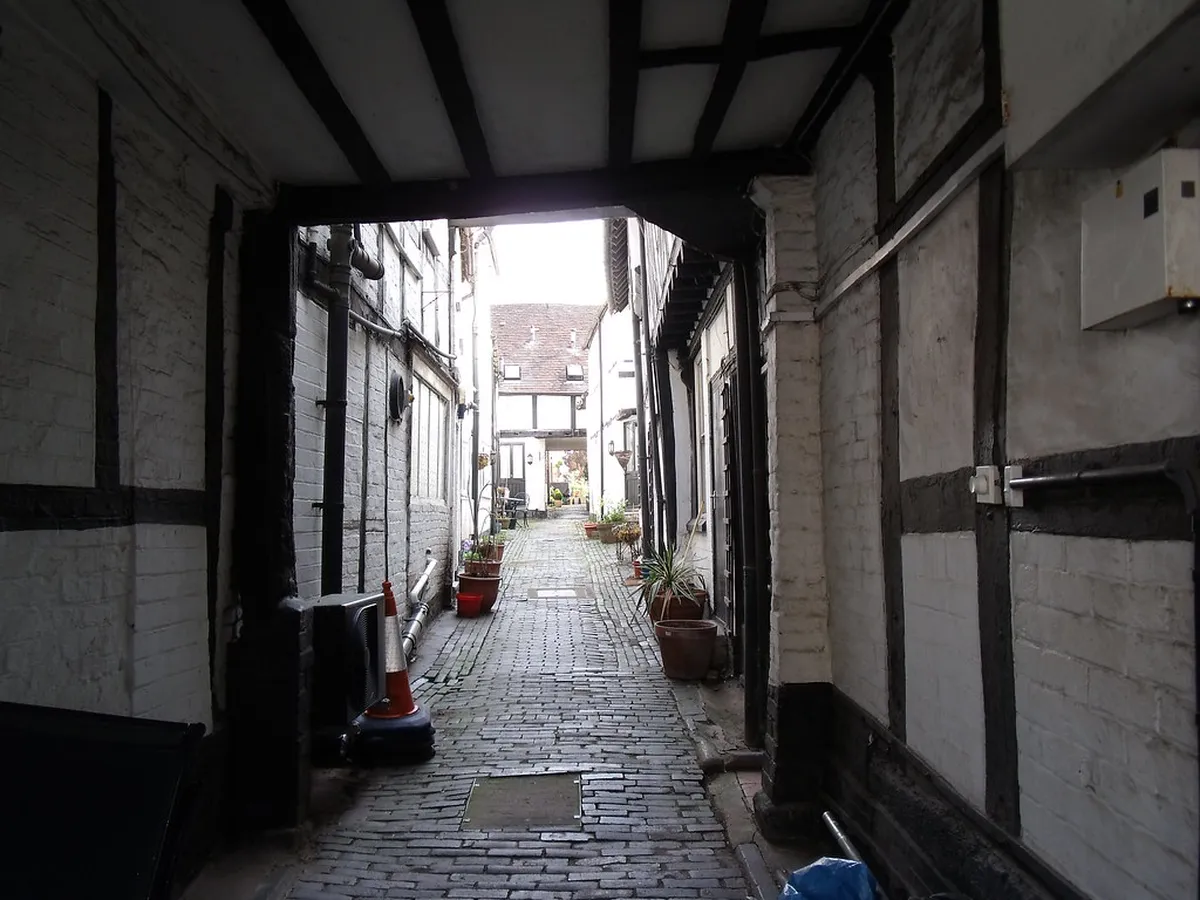 Explore Hidden Alleys Liège: Your 2025 Guide to Secret Paths