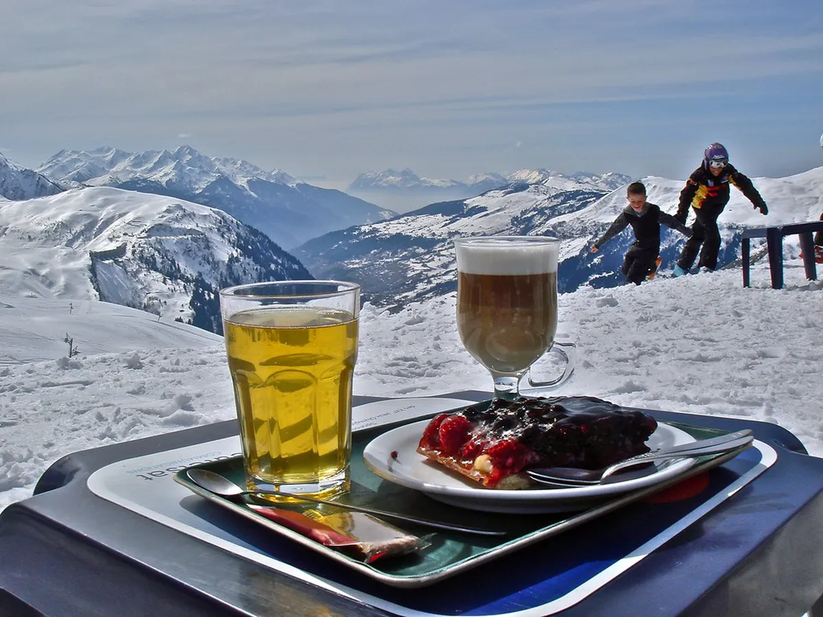 Discover Hidden Bars Geneva Locals Love in 2025