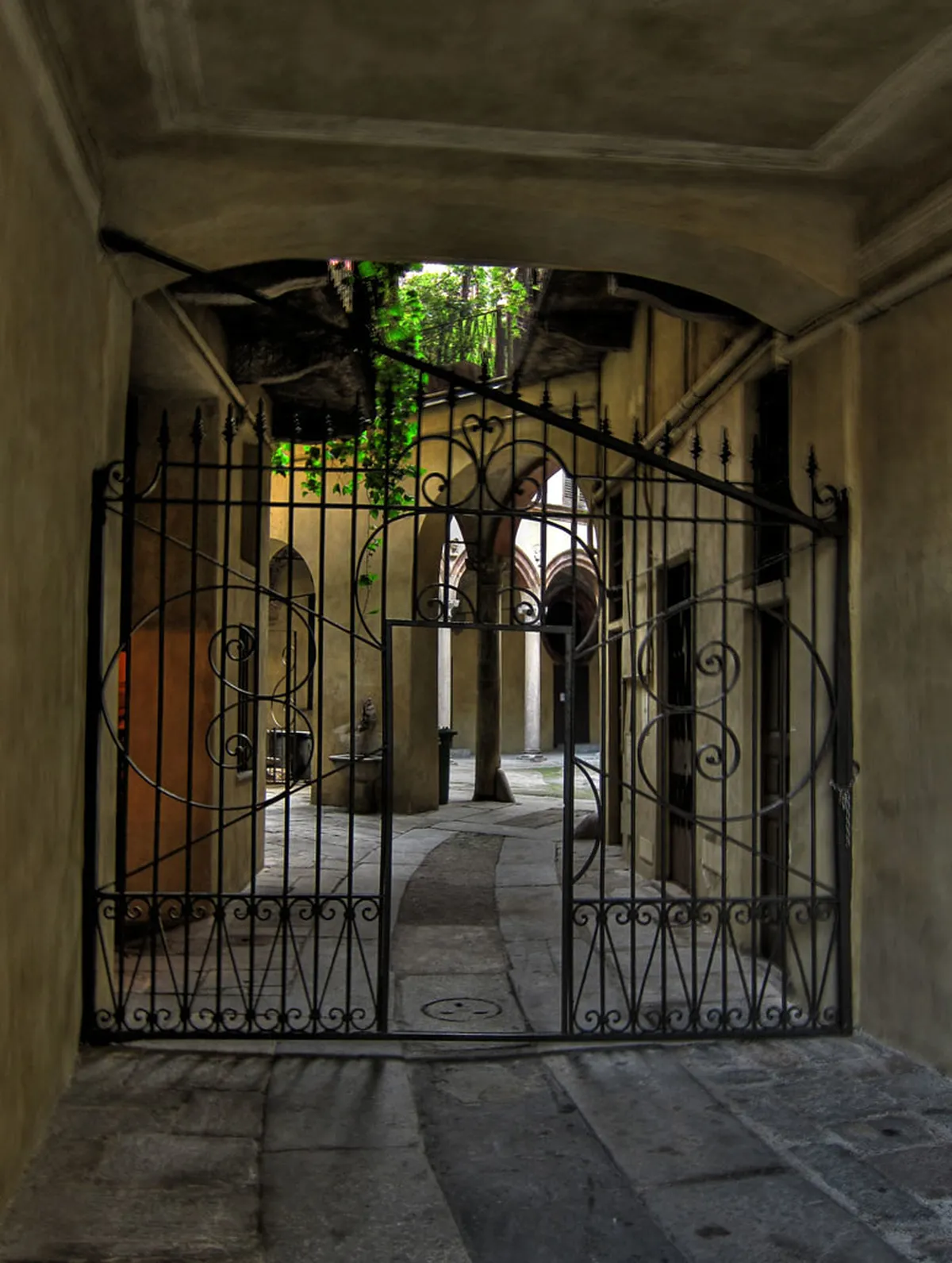Milan's Hidden Courtyards 2025: Secret Serene Escapes