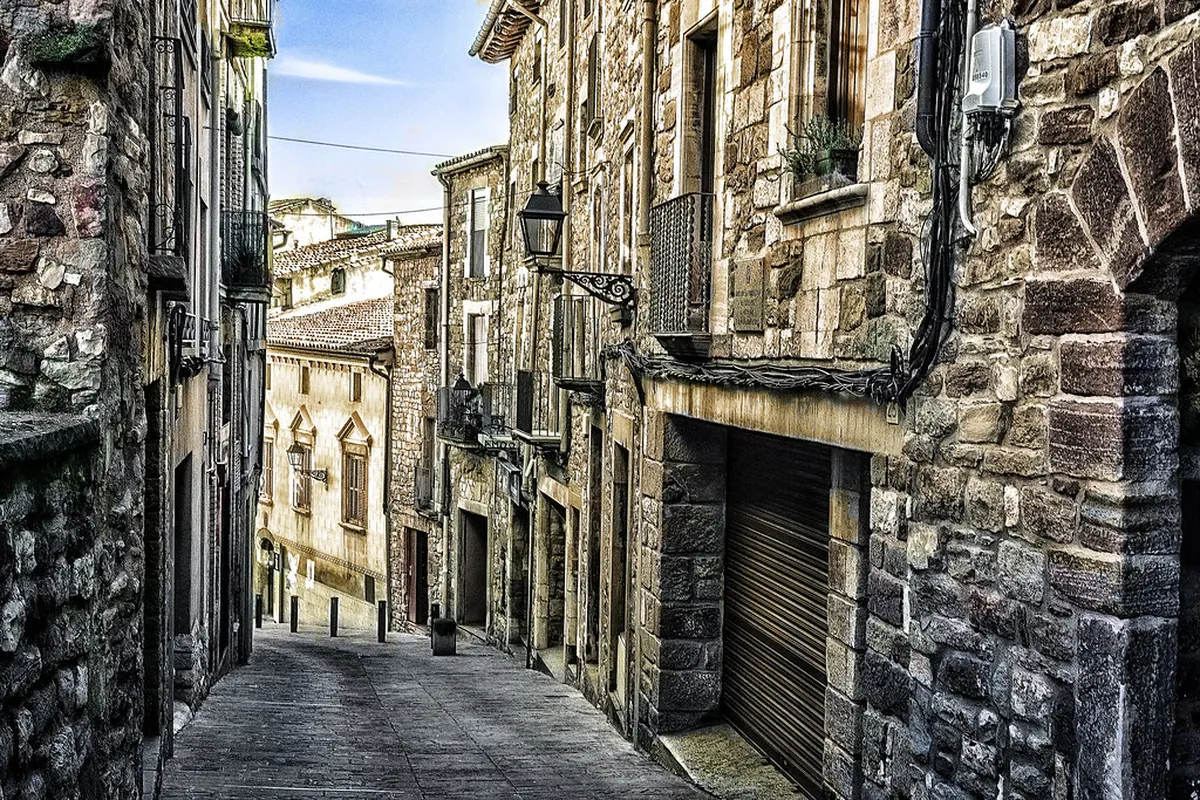 Explore Zaragoza's Historical Alleys: Hidden Gems Await