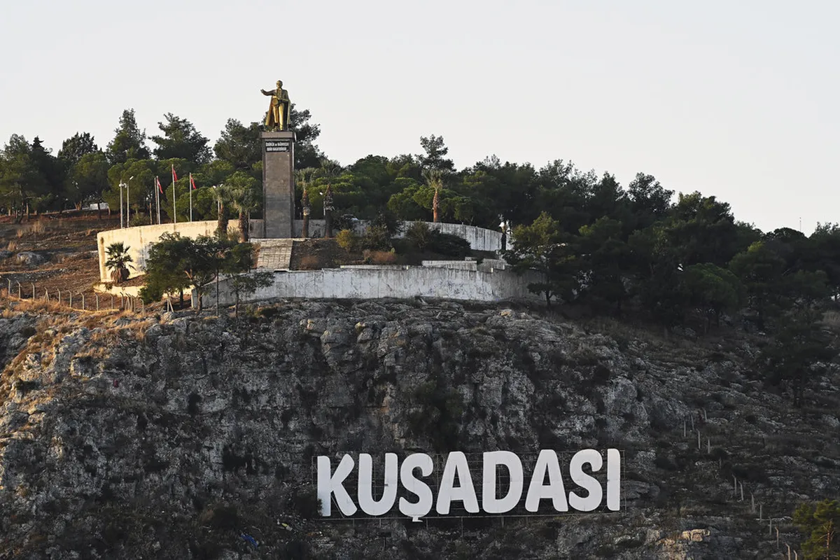 Explore İzmir Ancient Ruins Off-Path in 2025