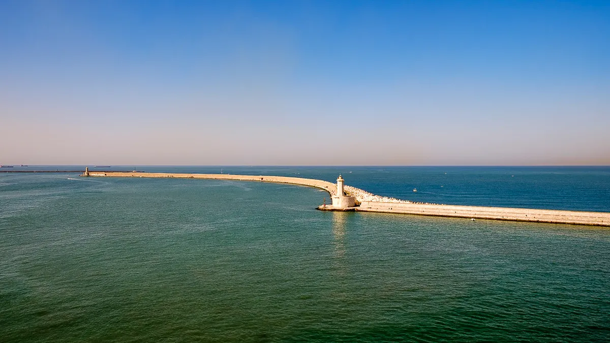 Livorno's Secret Local Spots: Unveiling Hidden Italian Gems