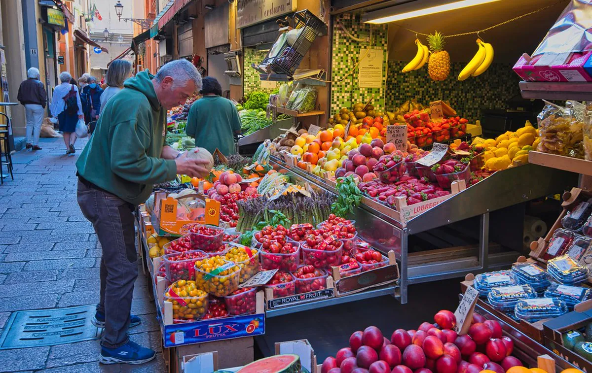 Discover Local Bologna Markets: A 2025 Guide