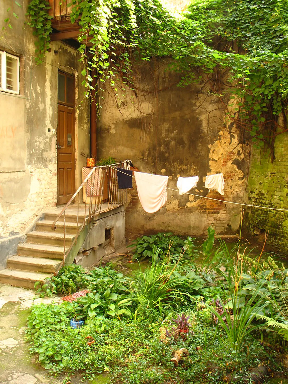 Lviv Hidden Gardens Walk: Discover Secret Green Spaces 2025