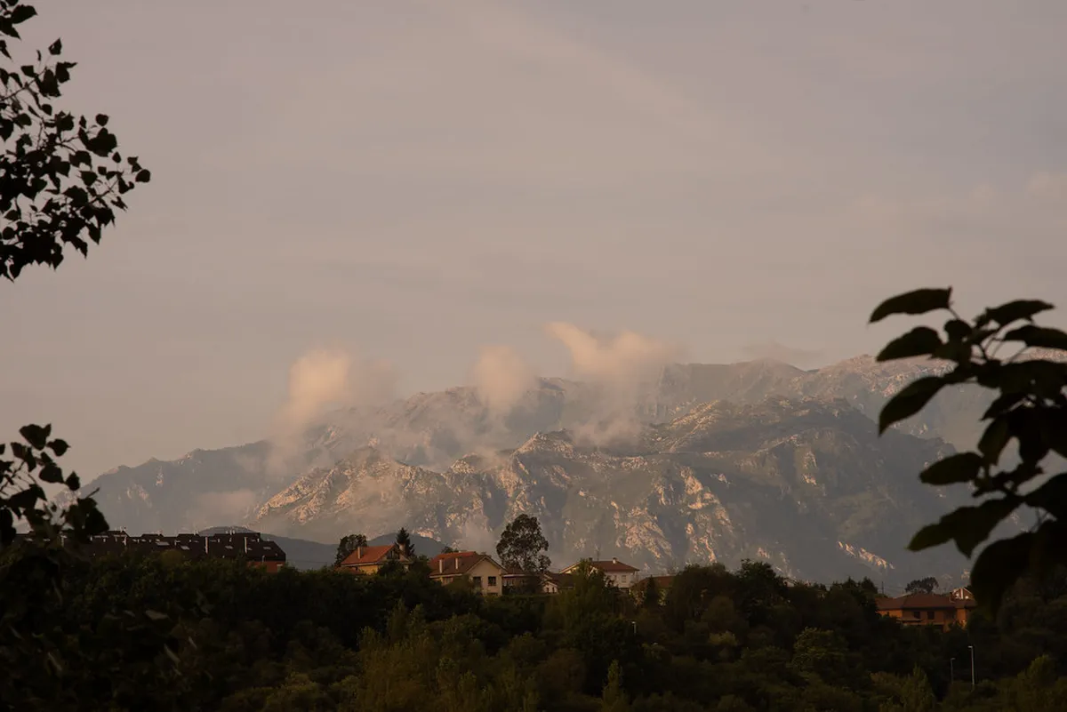 Oviedo Hidden Architecture Walks 2025: Uncover Secret Gems