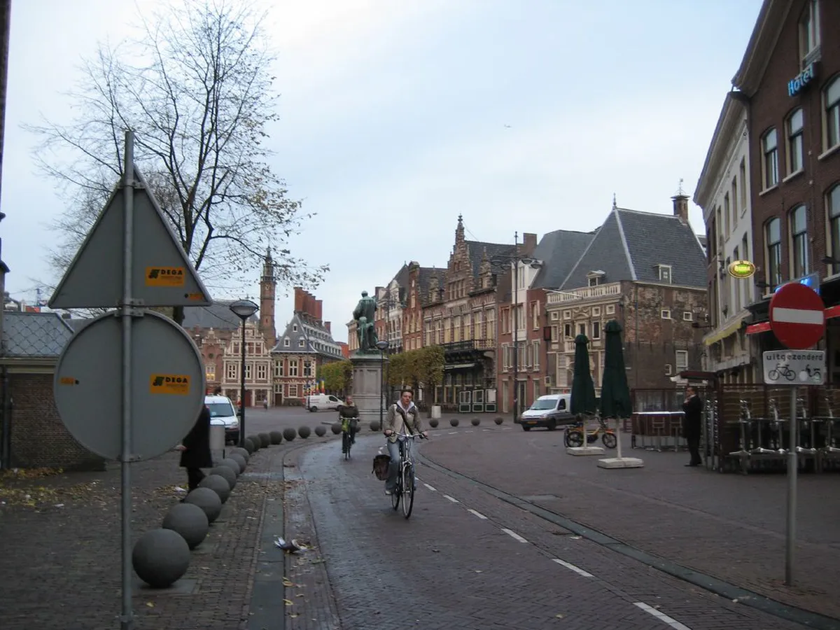 Quiet Haarlem Canal Routes: Discover Tranquil Waterways
