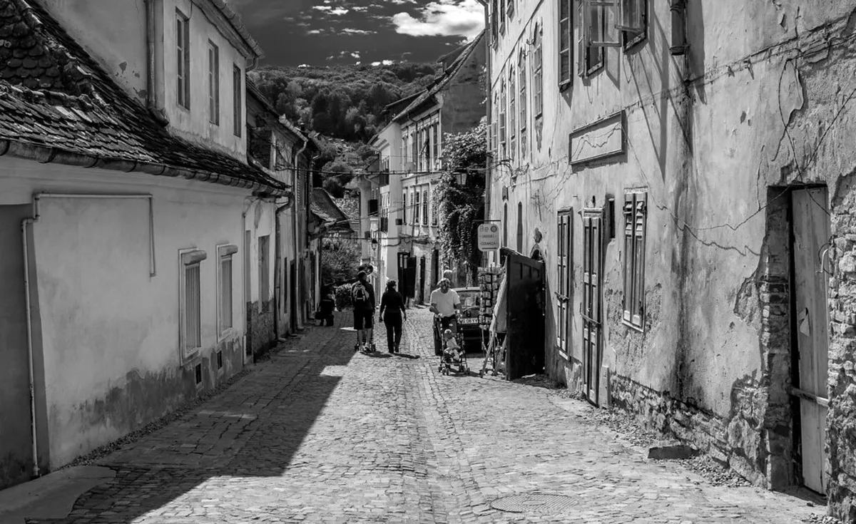 Sighişoara Secret Alleys Guide: Uncover Hidden Medieval Gems
