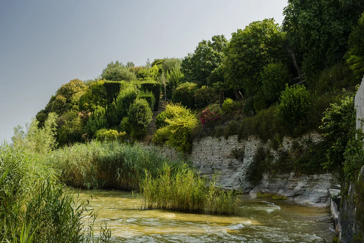Sirmione Secret Beaches: Unveiling Hidden Lakeside Gems
