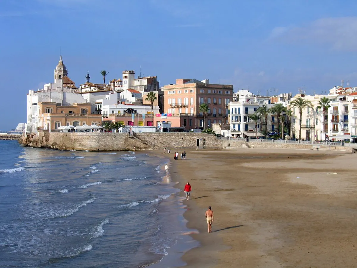 Explore Sitges' Historic Hidden Alleys in 2025