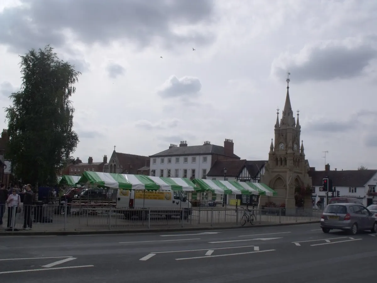 Stratford-upon-Avon Antique Markets: A 2025 Shopping Guide