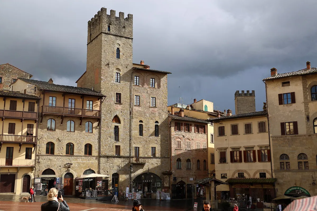 Unique Arezzo Souvenir Shops: Find Authentic Italian Gifts
