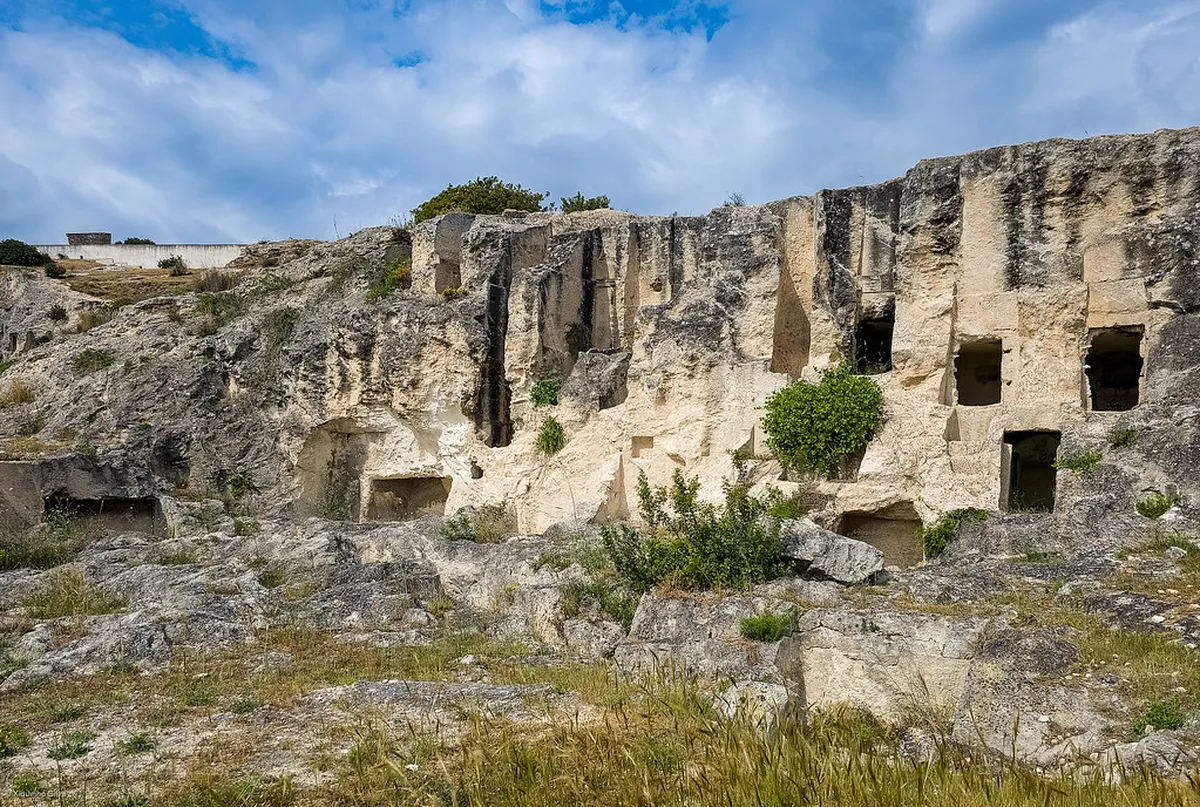 Explore Unique Cagliari Alleys: Your 2025 Walking Guide
