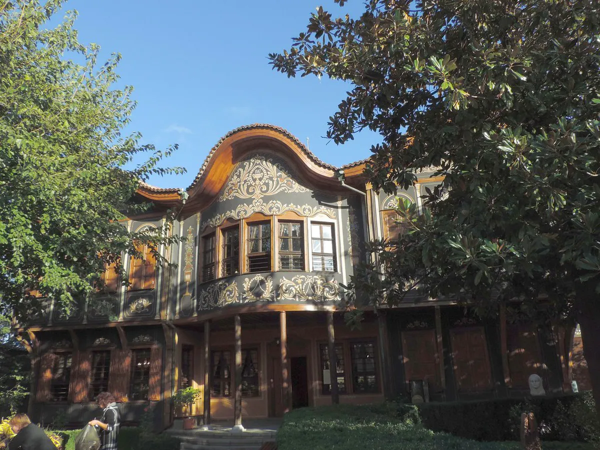 Unique Plovdiv Souvenir Shops: Find Bulgarian Treasures