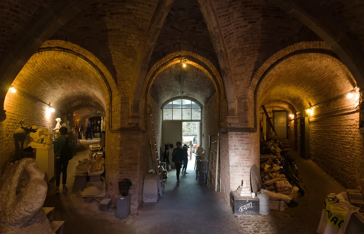 Explore Utrecht Underground Canal Tours: A 2025 Guide